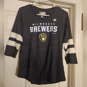 NWOT Milwaukee Brewers 3/4 Sleeve Shirt. Size:M.